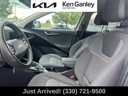 Certified 2025 Kia Niro LX FWD image 11