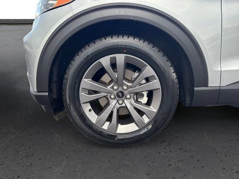 Used 2023 Ford Explorer XLT w/ Equipment Group 202A RWD image 13