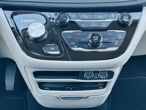Used 2023 Chrysler Pacifica Touring-L w/ Uconnect Theater Family Group image 25