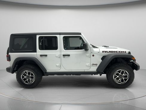 Used 2026 Jeep Wrangler Unlimited Rubicon AWD/4WD image 2