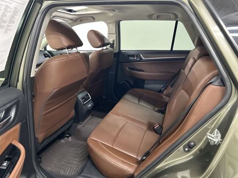 Used 2018 Subaru Outback 3.6R Touring AWD/4WD image 21