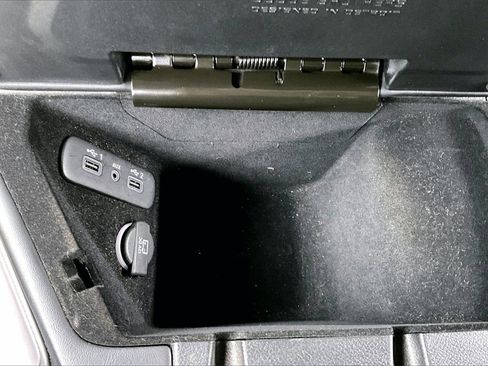 Used 2023 Dodge Challenger SXT image 15