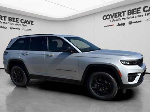 New 2025 Jeep Grand Cherokee Altitude image 12