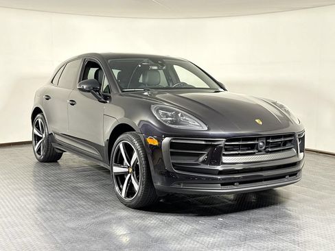 Certified 2023 Porsche Macan AWD/4WD image 9