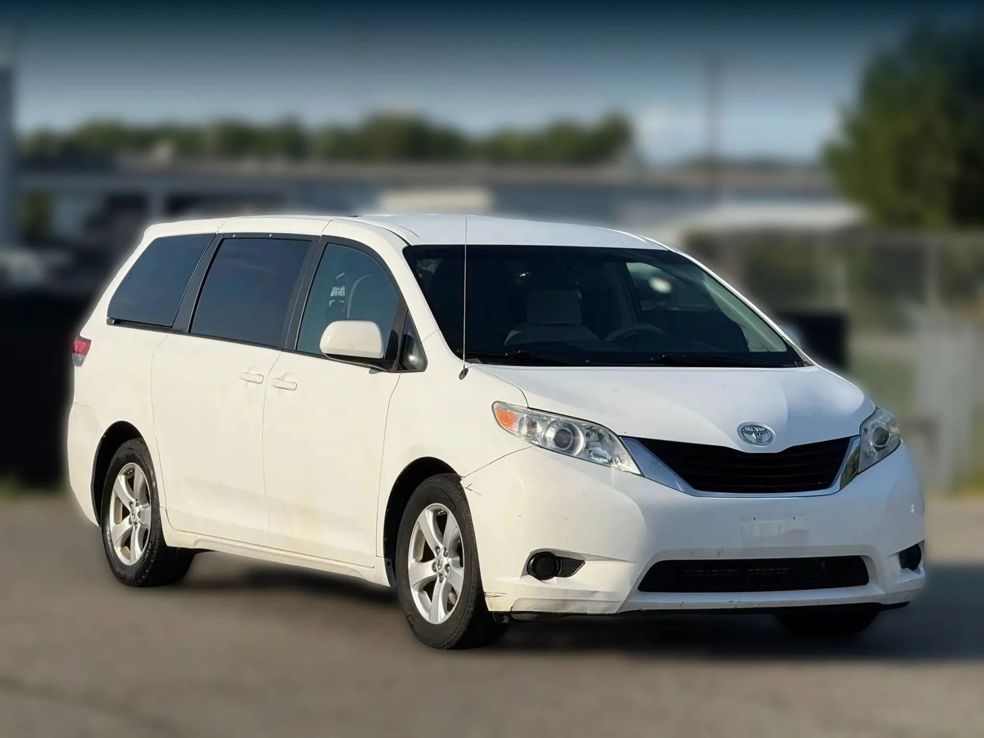 Used 2012 Toyota Sienna LE FWD image 1
