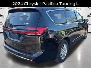 Used 2024 Chrysler Pacifica Touring-L FWD image 8