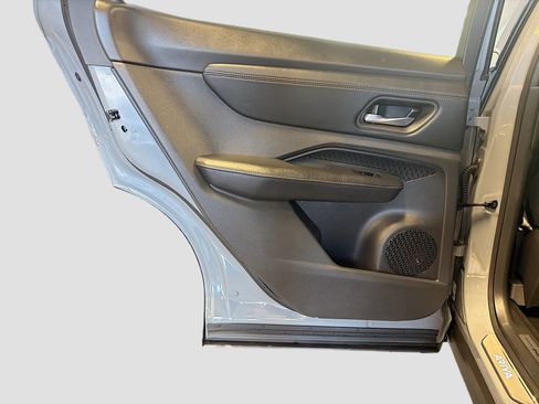 Used 2024 Nissan Ariya AWD image 27