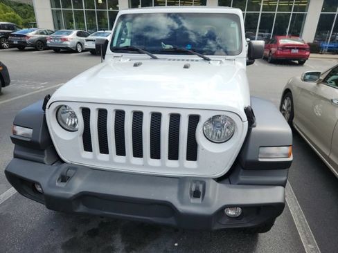 Used 2018 Jeep Wrangler Unlimited Sport S AWD/4WD image 3