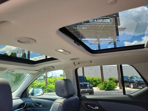 Used 2019 Chevrolet Traverse Premier w/ LPO, Floor Liner Package AWD/4WD image 17
