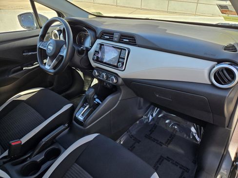 Used 2022 Nissan Versa SV image 30