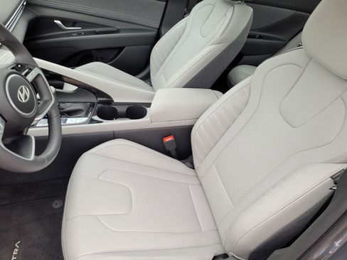 Certified 2025 Hyundai Elantra Limited image 20