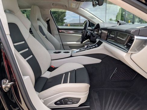Certified 2022 Porsche Panamera Turbo S AWD/4WD image 25