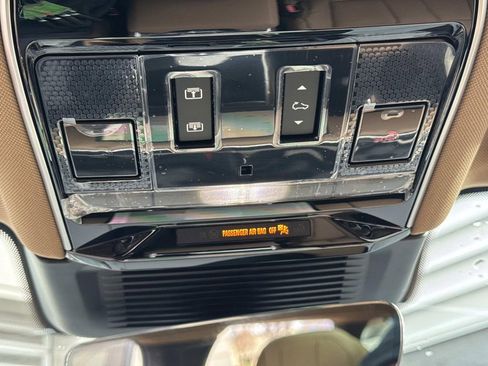 New 2025 Land Rover Range Rover SE image 21