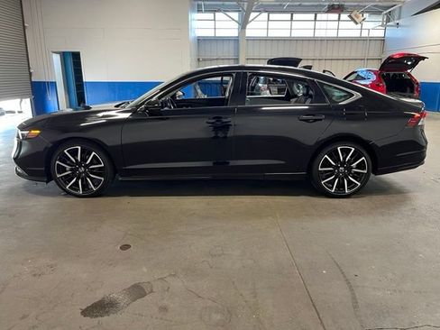 Used 2023 Honda Accord Touring image 6