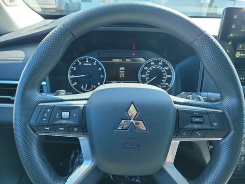 New 2026 Mitsubishi Outlander ES image 22