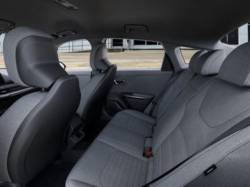 New 2025 Kia K4 EX image 18