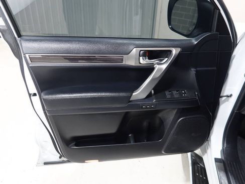 Used 2023 Lexus GX 460 Premium w/ Accessory Package AWD/4WD image 31