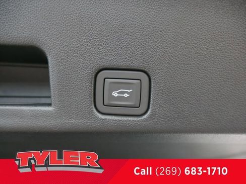 New 2025 Chevrolet Traverse LT w/ Driver Confidence Package image 17