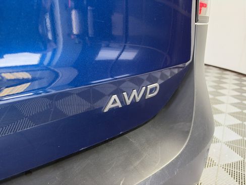 Used 2025 Nissan Kicks SV AWD/4WD image 17