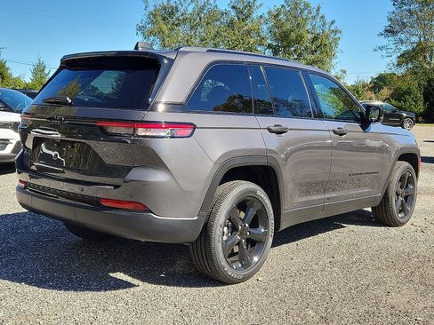 New 2025 Jeep Grand Cherokee Altitude image 4