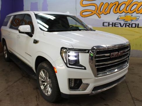 Used 2024 GMC Yukon XL SLT w/ SLT Luxury Package AWD/4WD image 2