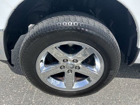 Used 2019 RAM 1500 Classic SLT w/ Luxury Group AWD/4WD image 13