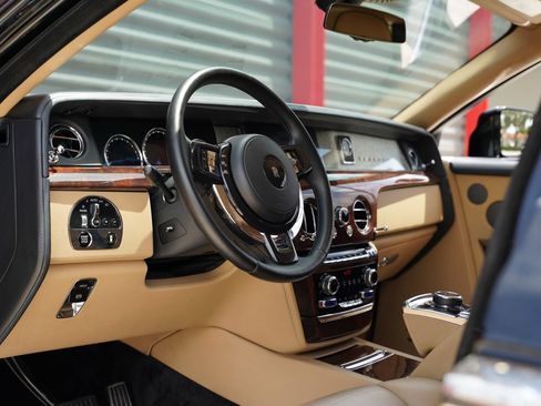 Used 2020 Rolls-Royce Phantom Extended Wheelbase RWD image 18