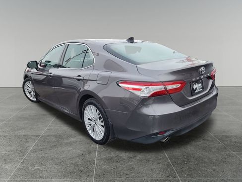 Used 2019 Toyota Camry XLE image 5
