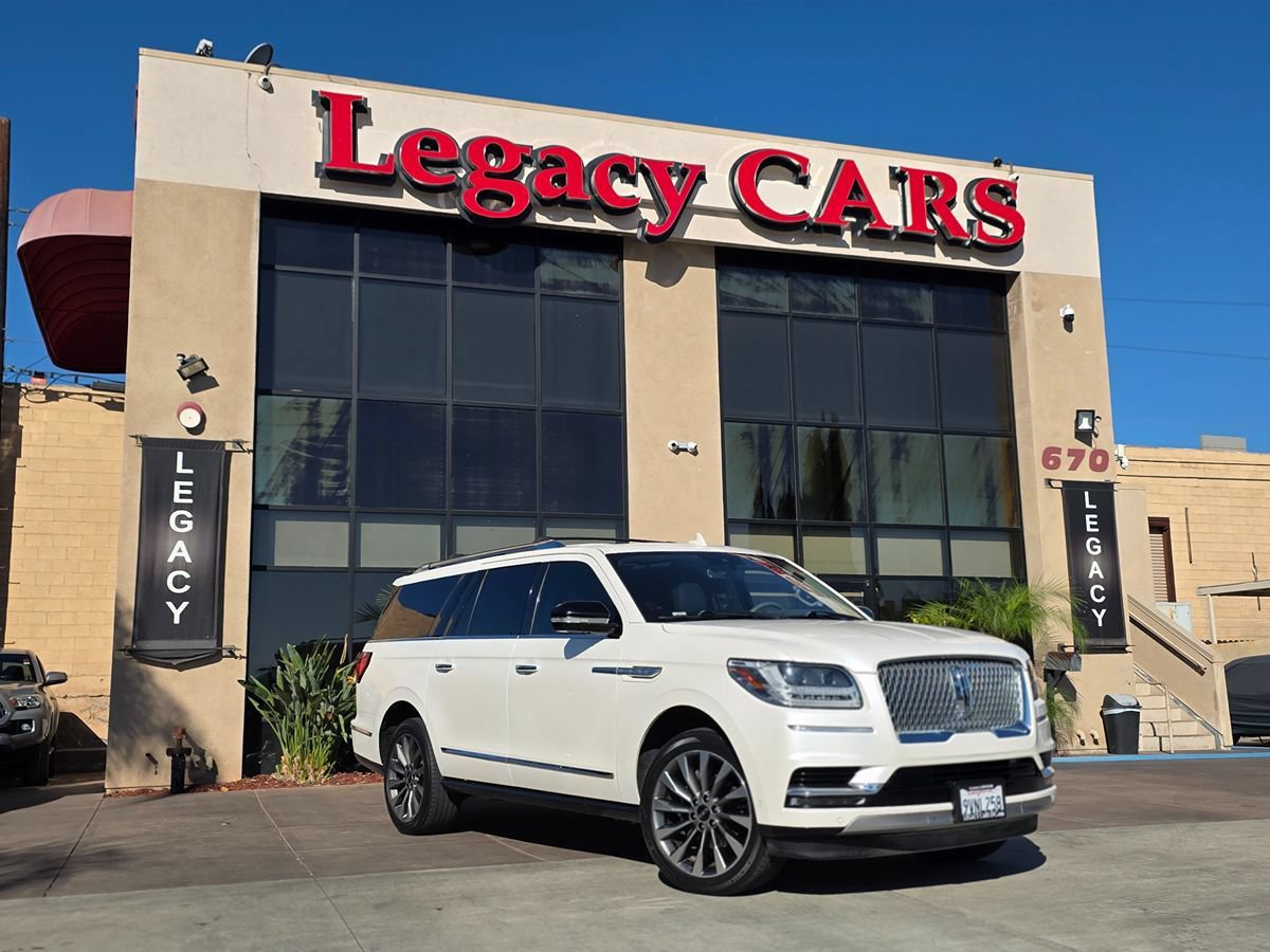 Used 2018 Lincoln Navigator L Select w/ Technology Package RWD image 2