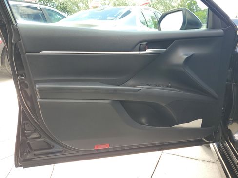 Used 2022 Toyota Camry SE FWD image 18