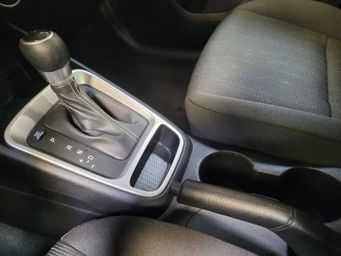 Used 2021 Hyundai Venue SE FWD image 26