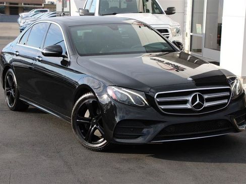 Used 2017 Mercedes-Benz E 300 4MATIC image 2