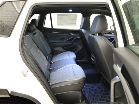 New 2026 Volkswagen Tiguan SEL R-Line image 32