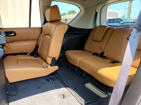 Used 2016 INFINITI QX80 4WD w/ Signature Edition Package image 32