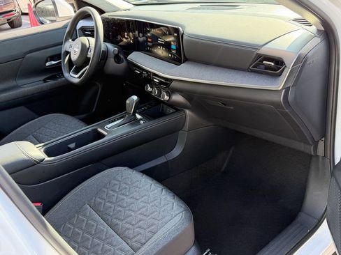 Certified 2025 Nissan Kicks SV AWD/4WD image 18