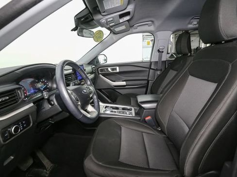 Used 2023 Ford Explorer XLT AWD/4WD image 38