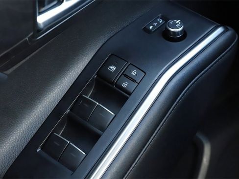 Used 2024 Toyota Highlander Platinum image 24