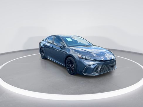 Used 2026 Toyota Camry SE FWD image 2