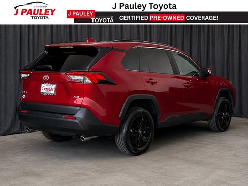 Used 2025 Toyota RAV4 XLE FWD image 3