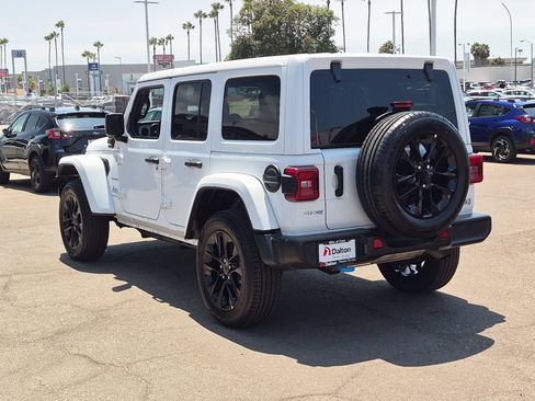 Used 2024 Jeep Wrangler Unlimited Sahara AWD/4WD image 6