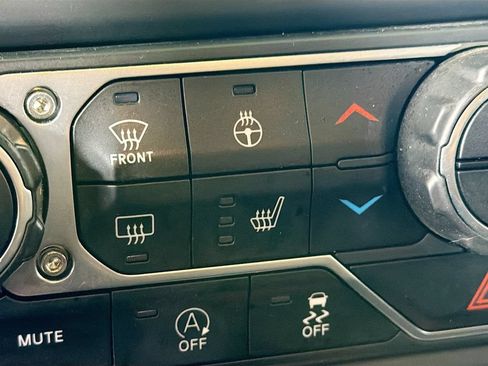 Used 2019 Jeep Wrangler Unlimited Sahara w/ Quick Order Package 24M Moab AWD/4WD image 22