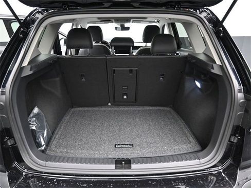 New 2026 Volkswagen Taos SE image 12