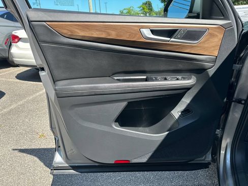 Used 2024 Volkswagen Atlas SE w/ Panoramic Sunroof Package AWD/4WD image 10