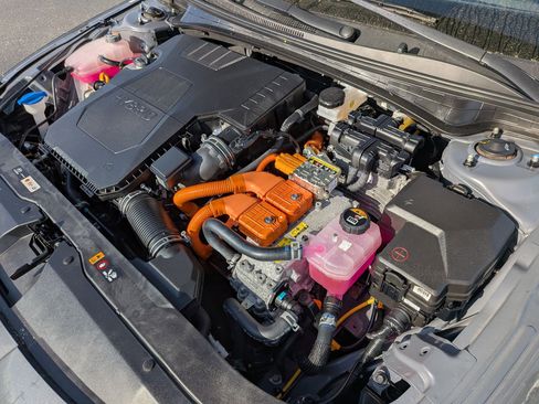 Used 2025 Hyundai Elantra Limited FWD image 39