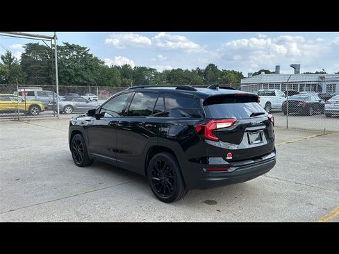 Used 2024 GMC Terrain SLT w/ Elevation Edition AWD/4WD image 4