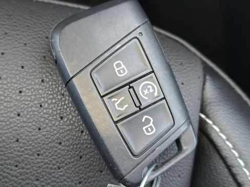 Certified 2023 Volkswagen Jetta SE w/ Panoramic Sunroof Package image 27