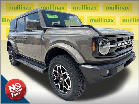 New 2026 Ford Bronco Outer Banks AWD/4WD image 1