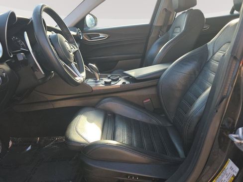 Used 2019 Alfa Romeo Giulia Ti Sport w/ Quick Order Package 22U Sport RWD image 4