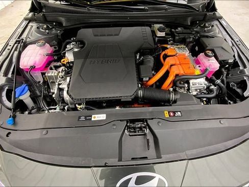 Used 2025 Hyundai Elantra Blue image 12