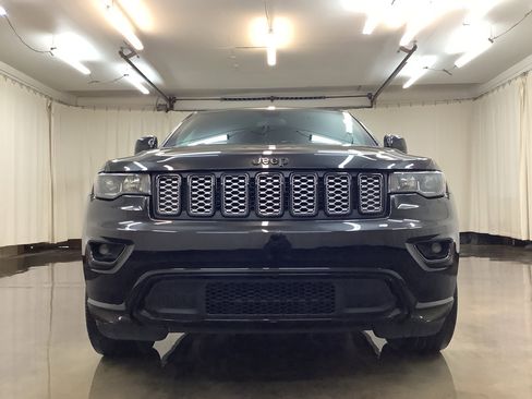 Used 2021 Jeep Grand Cherokee Laredo X AWD/4WD image 11